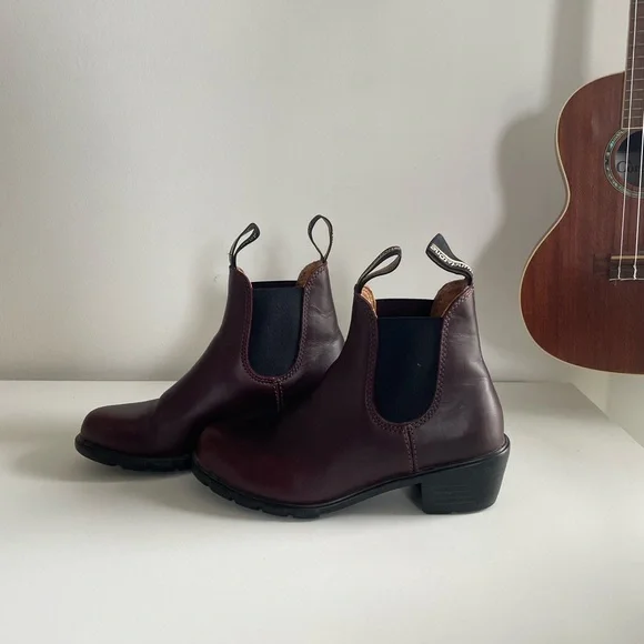 Blundstone Chelsea Boots in Deep Wine - Picture 3 of 7